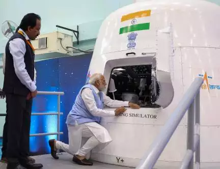 2035 तक अंतरिक्ष में भारत का अपना स्पेस स्टेशन होगा: पीएम मोदी #गगनयान #अंतरिक्ष