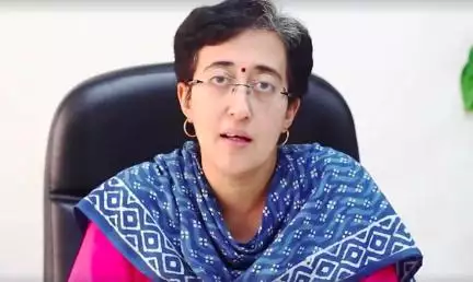 ईडी के अफसर सिर्फ बैठे रहे, घरों में तलाशी नहीं ली: 'आप' नेताओं के खिलाफ हुई रेड पर आतिशी #राजनीति #ईडी