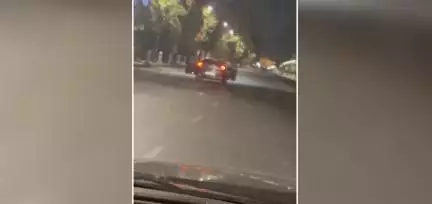 जयपुर में बीच सड़क पर चलती कार के दरवाज़े खोलकर स्टंट करते युवकों का वीडियो हुआ वायरल, पुलिस ने लिया संज्ञान #स्टंट