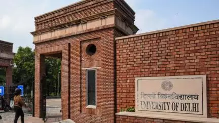 सीएए के खिलाफ प्रदर्शन से पहले दिल्ली विश्वविद्यालय परिसर में 55 छात्रों को हिरासत में लिया गया #सीएए