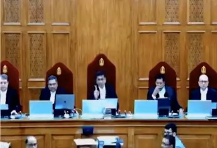 मुझ पर चिल्लाइए मत: चुनावी बॉन्ड पर सुनवाई के दौरान वकील को फटकार लगाते हुए सीजेआई डीवाई चंद्रचूड़ #चुनावी_बॉन्ड