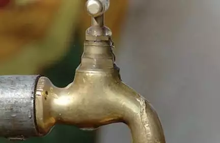 वैशाली में पुलिसकर्मी पर लगा थाने से पानी भरने पर दलित युवक को पीटने का आरोप; पुलिस ने जारी किया बयान #बिहार_पुलिस