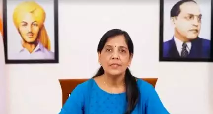 दिल्ली सीएम की पत्नी ने लॉन्च किया 'केजरीवाल को आशीर्वाद' कैंपेन, वॉट्सऐप नंबर किया जारी #अरविंद_केजरीवाल