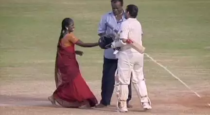 सचिन ने अंतर्राष्ट्रीय महिला दिवस पर शेयर की महिला ग्राउंड स्टाफ के साथ 16 साल पुरानी तस्वीर #सचिन #क्रिकेट