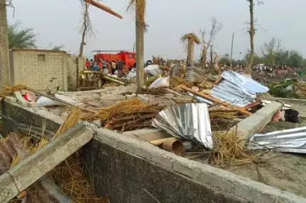 पश्चिम बंगाल के जलपाईगुड़ी में तूफान से 5 लोगों की हुई मौत, 500 घायल #तूफान