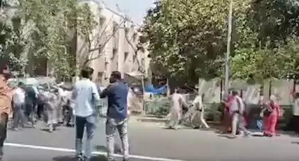 बिहार में नौकरी से निकाले जाने के खिलाफ प्रदर्शन कर रहे अतिथि शिक्षकों पर पुलिस ने किया लाठीचार्ज #शिक्षक