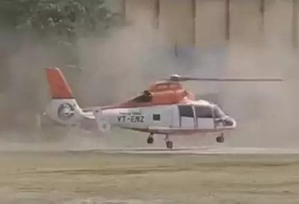 अमित शाह का हेलीकॉप्टर बिहार में टेकऑफ के दौरान कुछ देर के लिए हुआ अनियंत्रित, वीडियो आया सामने #अमित_शाह