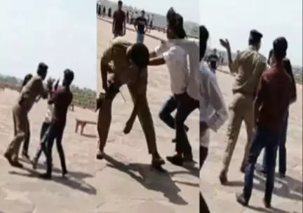 ताजमहल परिसर में रील बनाने के विवाद में सुरक्षाकर्मी के थप्पड़ मारने से ज़मीन पर गिरी युवती #ताजमहल