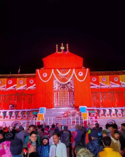 केदारनाथ के बाद वैदिक मंत्रोच्चार व विधि विधान के साथ खुले बद्रीनाथ धाम के कपाट #बद्रीनाथ #केदारनाथ