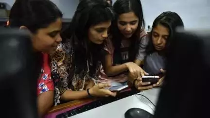 हिमाचल प्रदेश बोर्ड की 10वीं कक्षा की परीक्षा का परिणाम हुआ घोषित, रिधिमा शर्मा ने किया टॉप #परीक्षा #परिणाम