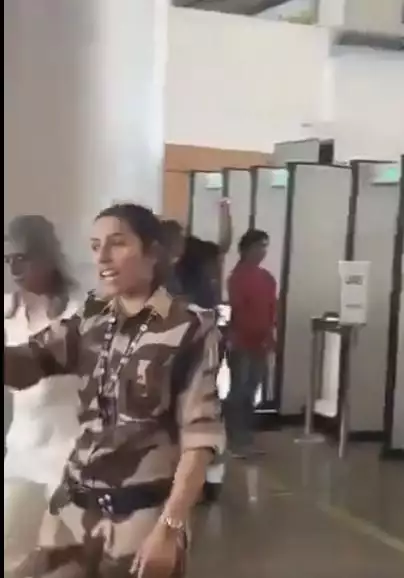 कंगना रनौत को थप्पड़ मारने वाली महिला जवान को सीआईएसएफ ने किया सस्पेंड #कंगना