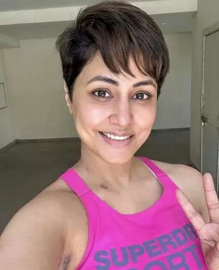 लगातार दर्द में हूं: इंस्टाग्राम पोस्ट में ब्रेस्ट कैंसर से जूझ रहीं हिना खान #कैंसर