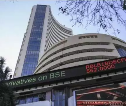 2,400 अंक से अधिक टूटा सेंसेक्स #शेयर_बाज़ार