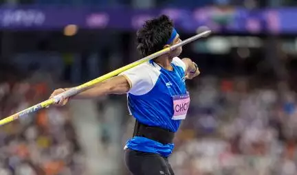 नीरज चोपड़ा ने पेरिस ओलंपिक्स में जीता रजत पदक, पाकिस्तान के नदीम ने रिकॉर्ड थ्रो के साथ जीता स्वर्ण  #पेरिस_ओलंपिक्स
