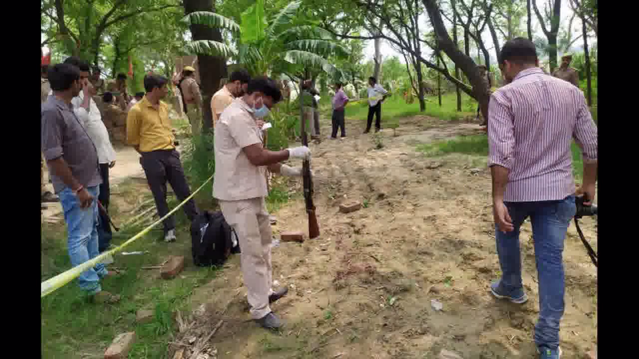 2 आदमी मरे पड़े हैं, विकास भैया और इन लोगों ने मारा है: फोन पर कथित तौर पर दुबे के सहयोगी की पत्नी #कानपुर_एनकाउंटर