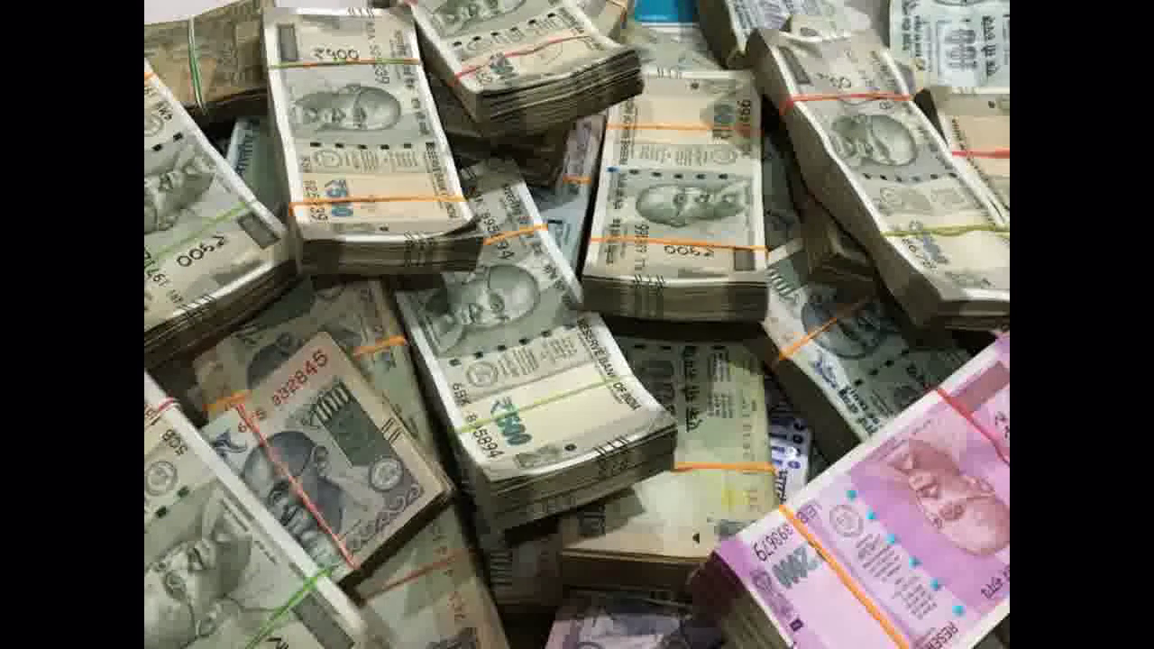 ₹1.7 लाख की सालाना आय घोषित करने वाली 81-वर्षीय महिला के स्विस अकाउंट में मिले ₹200 करोड़ #आयकर
