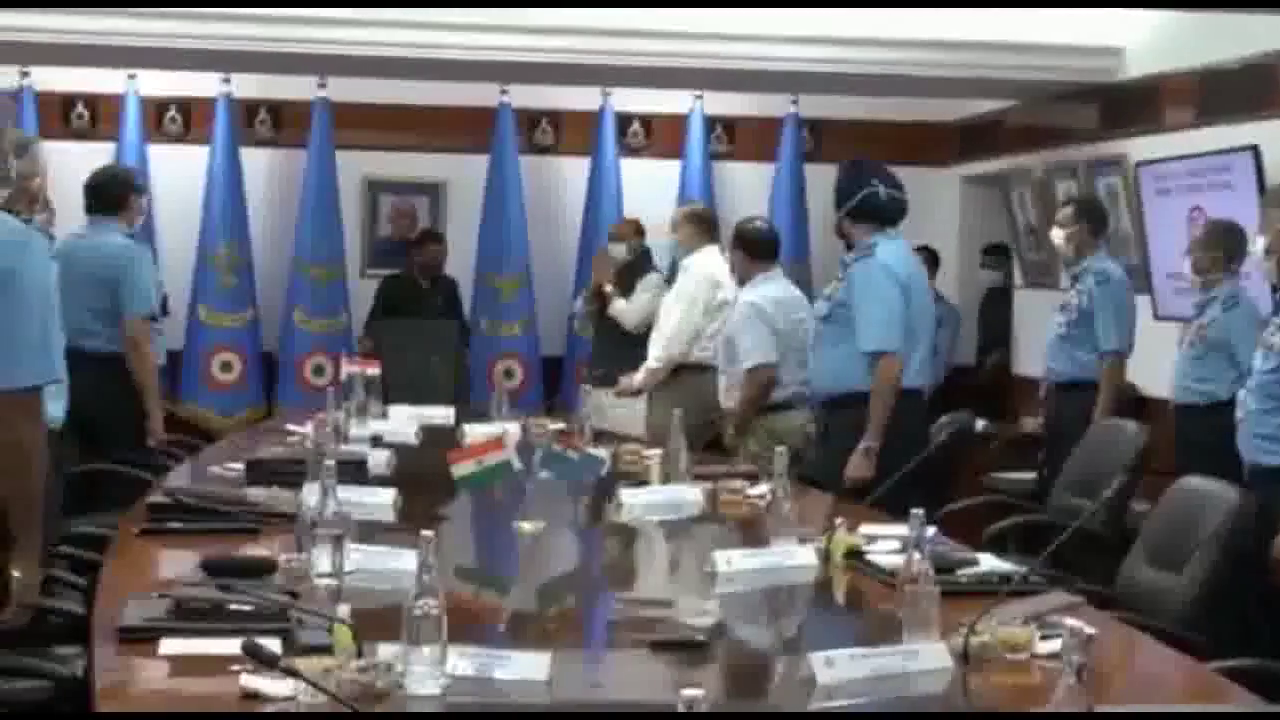 लद्दाख में वायुसेना द्वारा संसाधनों की तैनाती से शत्रुओं को कड़ा संदेश गया: रक्षा मंत्री राजनाथ सिंह #वायुसेना #राजनाथ_सिंह