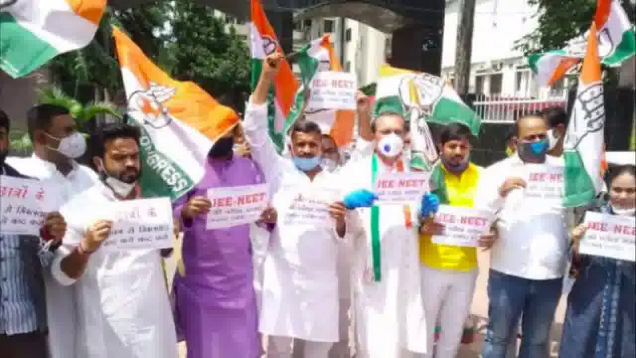 NEET व JEE परीक्षा कराने के सरकार के फैसले को लेकर बिहार में कांग्रेस का प्रदर्शन #जेईई #एनईईटी
