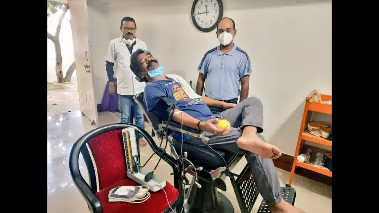 महामारी के समय रक्तदान कई लोगों को नई ज़िंदगी दे सकता है: रक्तदान करने के बाद सीएम सोरेन #सीएम_सोरेन #रक्तदान