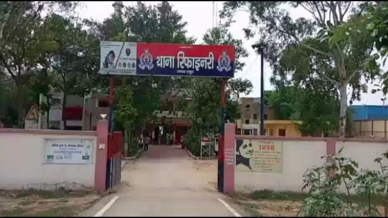 मथुरा में युवक ने थाना इंचार्ज पर प्रताड़ित करने का आरोप लगाते हुए की आत्मदाह की कोशिश, पुलिस ने दर्ज किया केस  #आत्मदाह