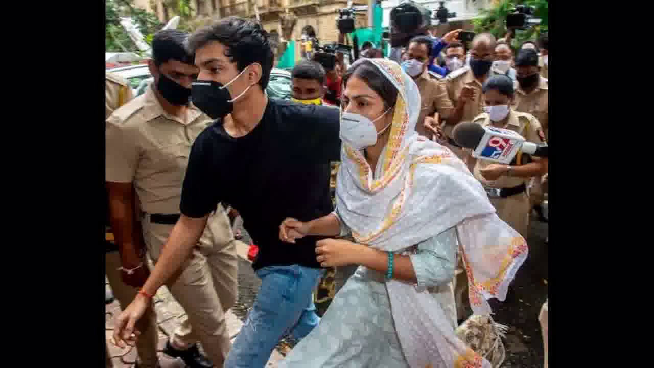 ड्रग लेने वाले को 1 साल की जेल और उसके लिए पैसे देने वाले को 20 साल की: रिया को बेल देते हुए हाईकोर्ट #सुशांत #रिया