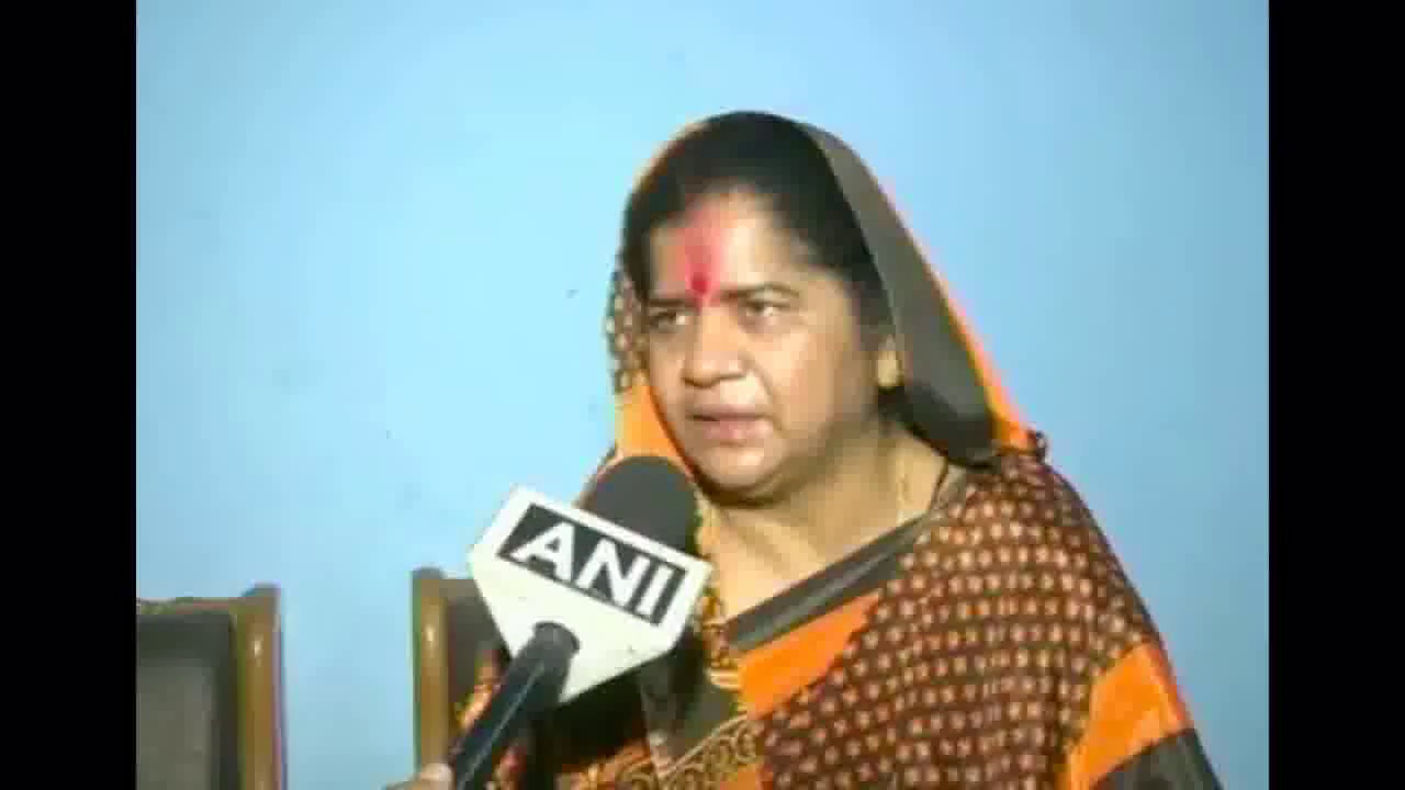 कमलनाथ की 'आइटम' वाली टिप्पणी का लोगों ने दिया जवाब: चुनाव में बढ़त के बाद इमरती देवी #इमरती_देवी #कमलनाथ
