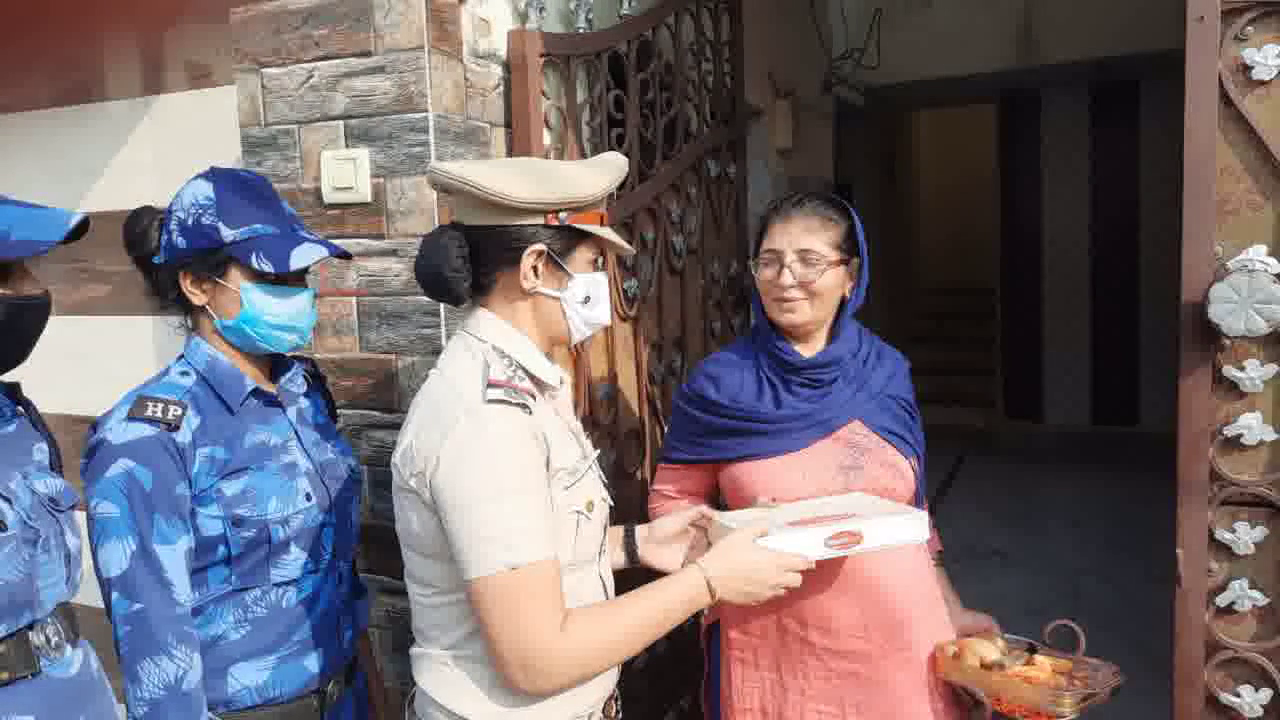 करनाल पुलिस ने महिलाओं को ‘दुर्गा शक्ति ऐप’ के बारे में किया जागरूक  #करनाल_पुलिस