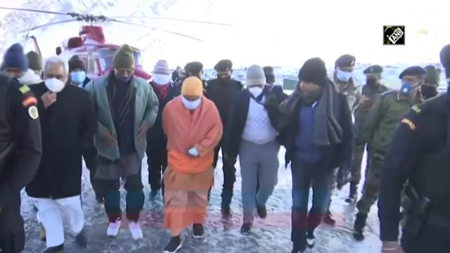 यूपी के CM योगी आदित्यनाथ व उत्तराखंड के मुख्यमंत्री त्रिवेंद्र सिंह रावत ने किए बद्रीनाथ धाम के दर्शन #बद्रीनाथ