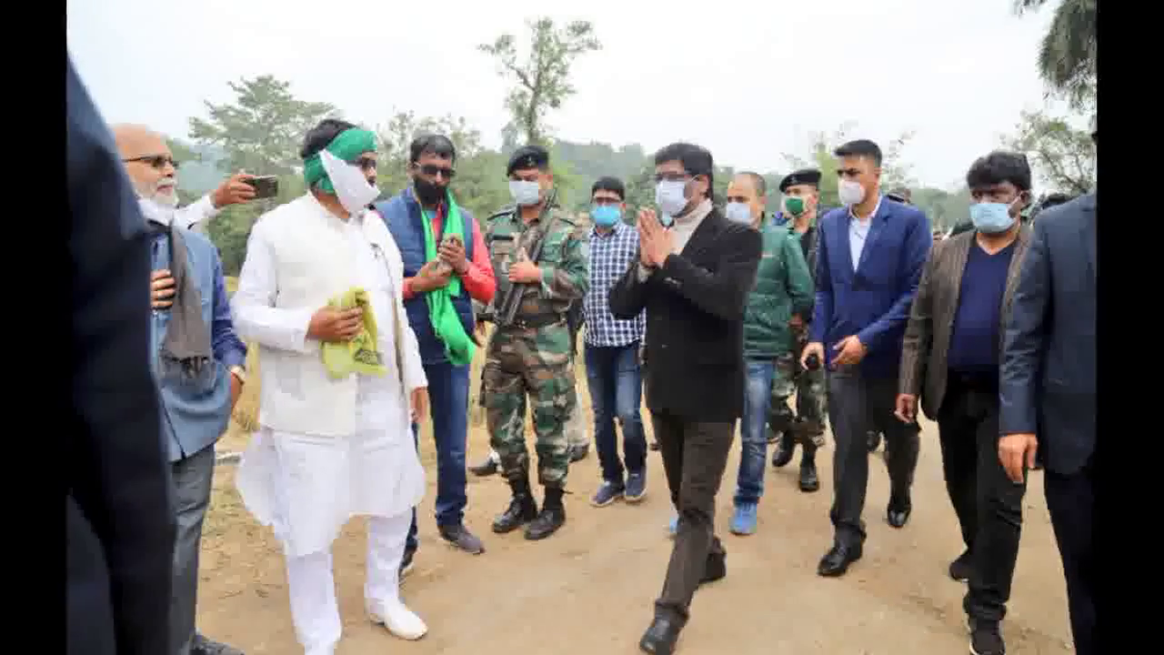 दादा सोबरन मांझी की शहादत दिवस पर पैतृक गांव पहुंचे सीएम सोरेन, सुनी लोगों की समस्याएं  #सीएम_सोरेन