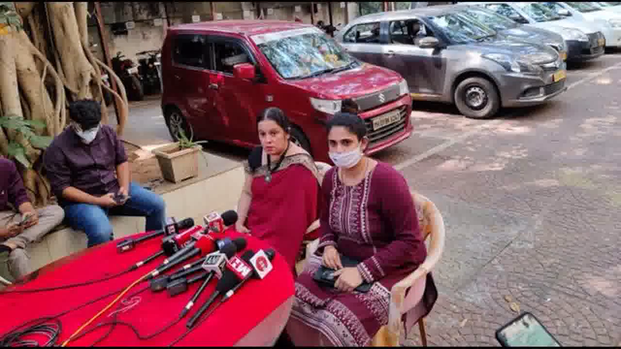 अर्नब गोस्वामी की गिरफ्तारी से खुश हूं: 2018 में सुसाइड करने वाले इंटीरियर डिज़ाइनर की बेटी #अर्नब