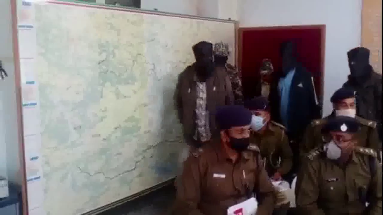 सिमडेगा में पुलिस ने PLFI के 3 उग्रवादियों को किया गिरफ्तार, हथियार व मोबाइल बरामद  #उग्रवादी  #पीएलएफआई