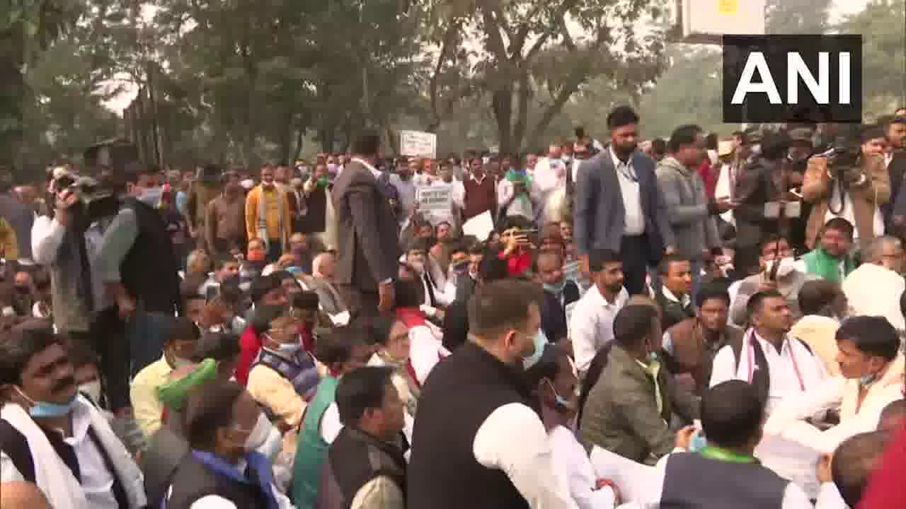 हम मांग करते हैं कि केंद्र सरकार काले कानूनों को निरस्त करे: गांधी मैदान में प्रदर्शन के दौरान तेजस्वी  #गांधी_मैदान  #आरजेडी_धरना