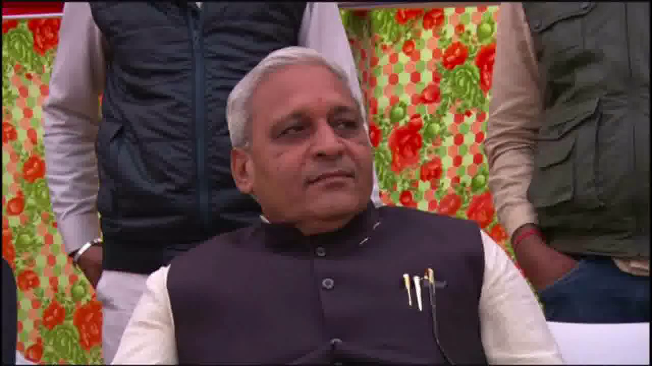 हिसार में एक कार्यक्रम से लौटने के दौरान किसानों ने डिप्टी स्पीकर रणबीर गंगवा को दिखाए काले झंडे  #किसान_प्रदर्शन