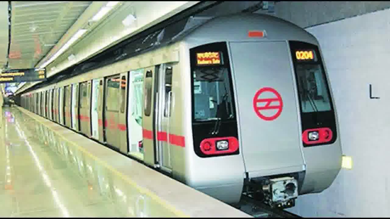 किसानों के विरोध प्रदर्शन के चलते दिल्ली मेट्रो की ग्रीन लाइन के 4 स्टेशनों के प्रवेश और निकास गेट बंद #प्रोटेस्ट
