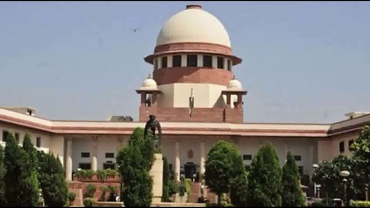 सुप्रीम कोर्ट ने गणतंत्र दिवस पर हिंसा की जांच को लेकर दायर याचिकाओं पर सुनवाई से किया इनकार  #ट्रैक्टर_रैली