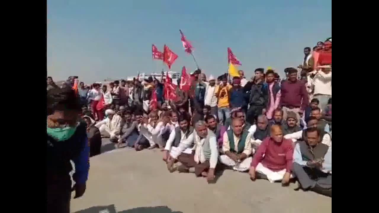 एमपी के प्रमुख राजमार्गों व कई शहरों में किसानों ने किया चक्का जाम, ज़रूरी सेवाओं को दी गई है छूट #चक्का_जाम