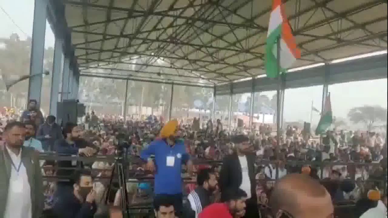 कुरुक्षेत्र में 'किसान महापंचायत' में पहुंचे राकेश टिकैत, कहा- सरकार गलतफहमी में न रहे कि किसान वापस चला जाएगा #टिकैत