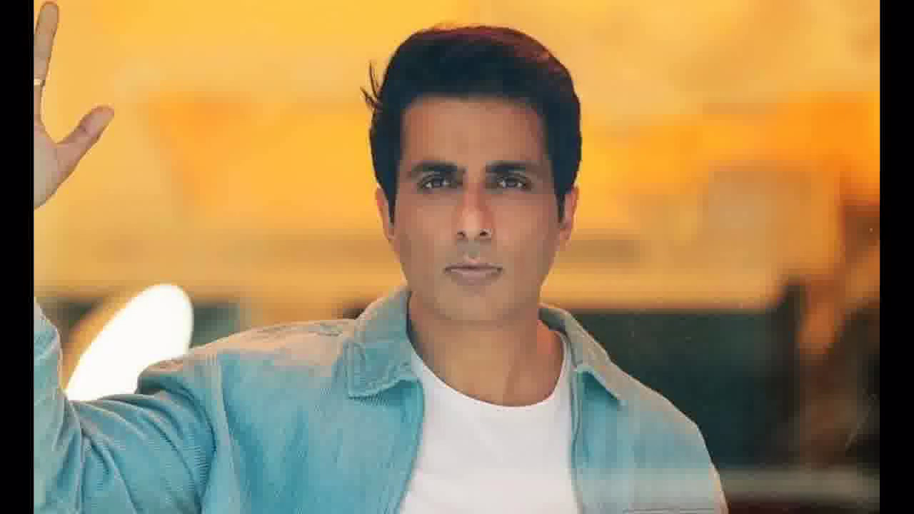 सोनू सूद ने अभ्यास नहीं कर पा रही धनबाद की शूटिंग चैंपियन कनिका को तोहफे में दी राइफल #सोनू_सूद