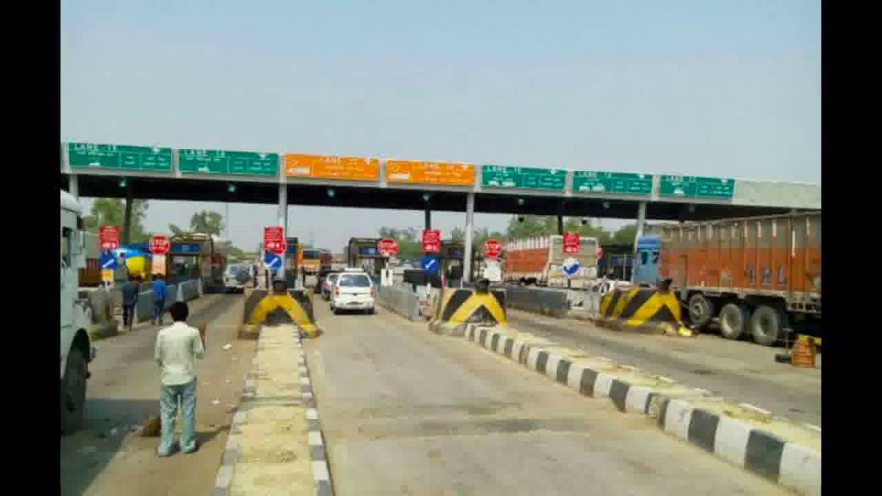 ग्वालियर में टोल प्लाज़ा मैनेजर व असिस्टेंट मैनेजर से लूटपाट, विरोध करने पर की पिटाई  #लूटपाट