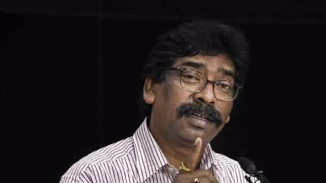 सरकारी ज़मीन के अवैध नामांतरण मामले में 2 अंचलाधिकारियों को CM हेमंत सोरेन ने किया निलंबित #निलंबन