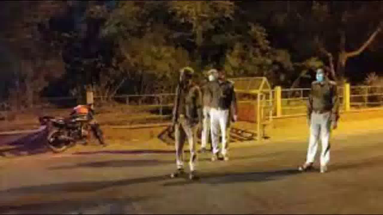 यूपी के मऊ में अगले आदेश तक लगा रात्रि कर्फ्यू, अब तक 28 ज़िलों में हुआ लागू #रात्रि_कर्फ्यू #कोरोना_वायरस
