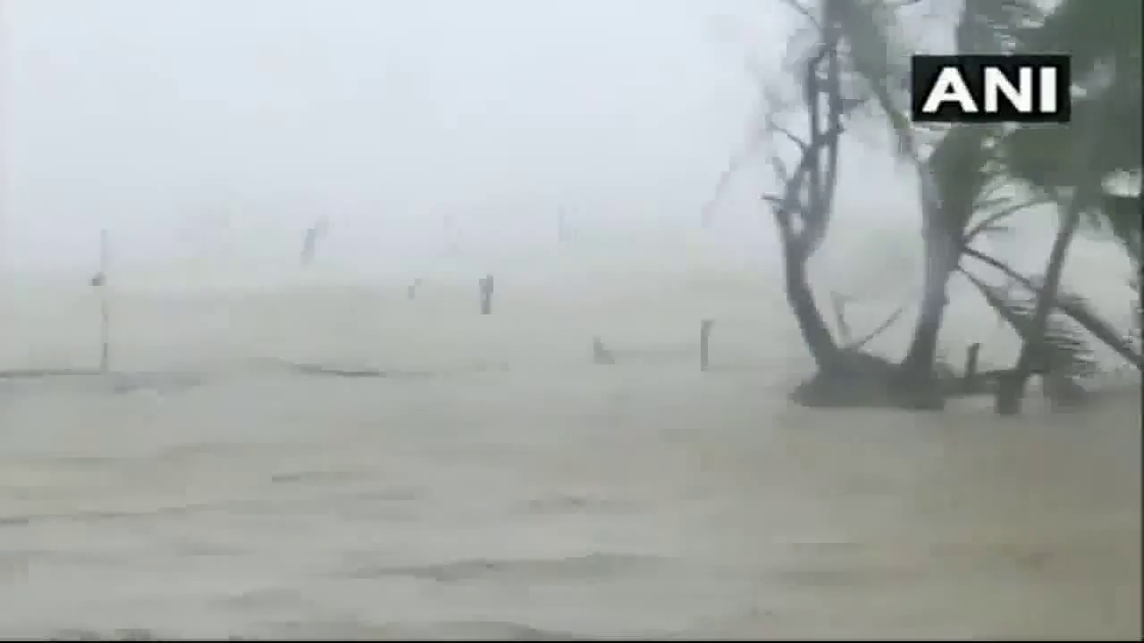 हवाओं की 140 किमी/घंटे की रफ्तार के साथ ओडिशा के तट से टकराया चक्रवात 'यास' #चक्रवात_यास