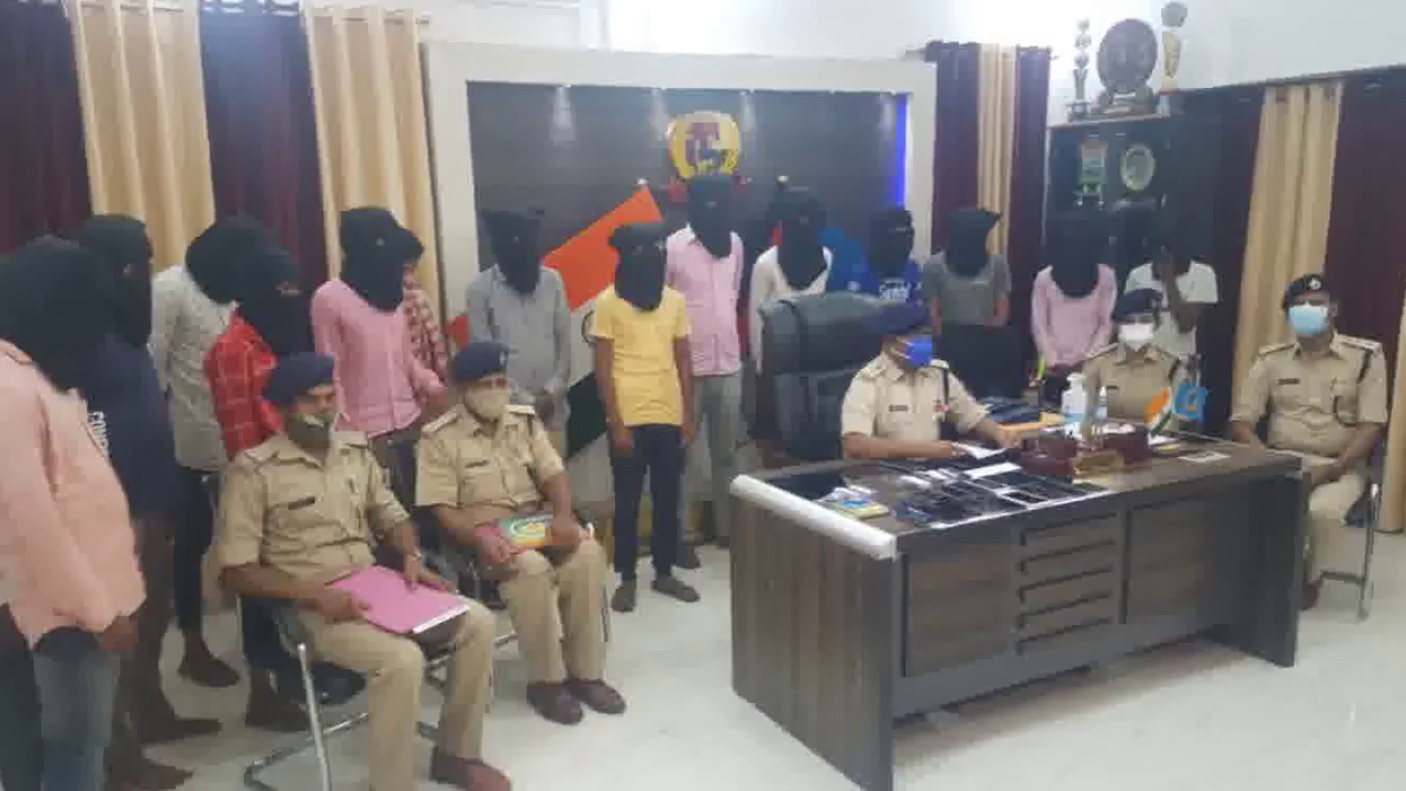 देवघर पुलिस ने 15 साइबर अपराधियों को किया गिरफ्तार #साइबर_अपराध