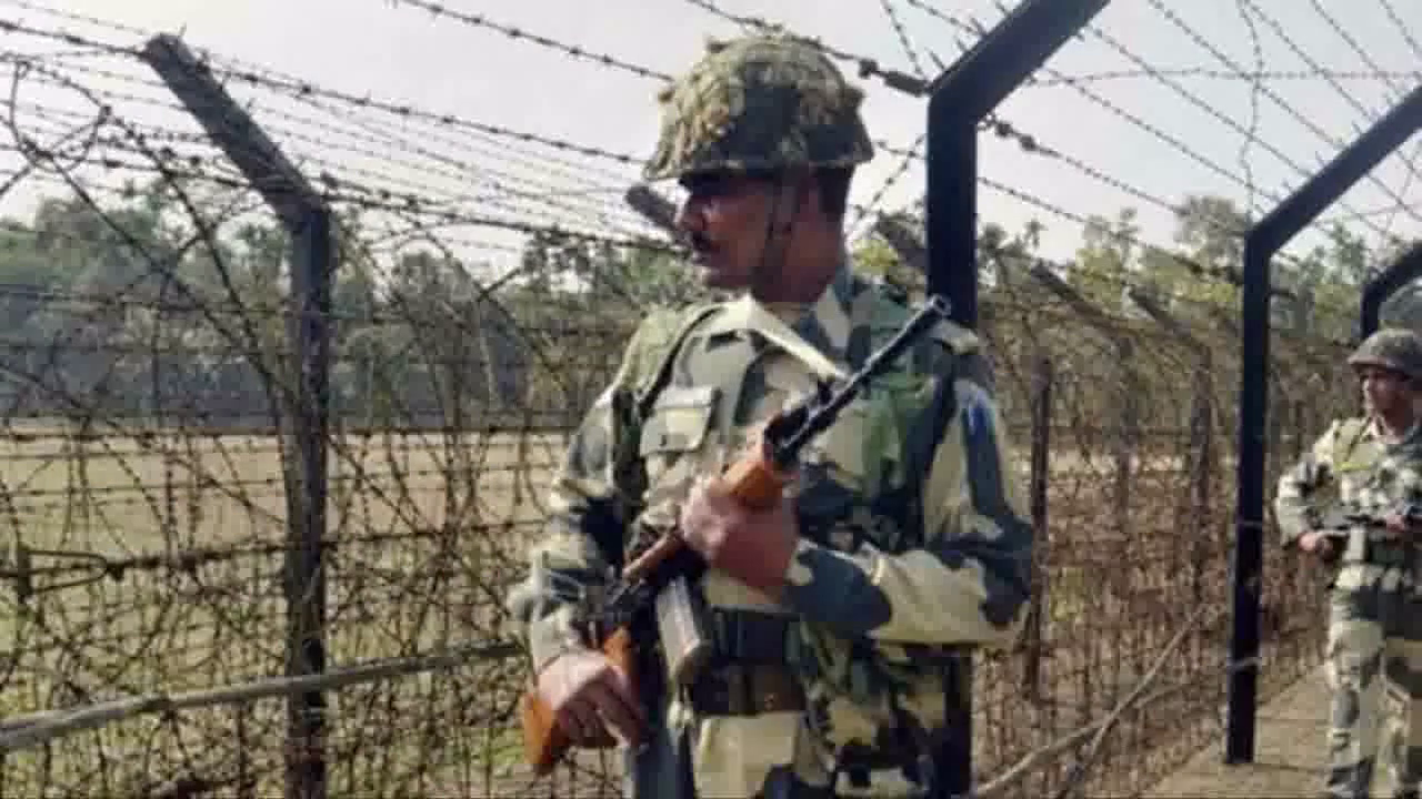बांग्लादेशी महिला ने भारत आकर बेटी को वेश्यावृत्ति से बचाया, बीएसएफ ने स्वदेश भेजा #अपराध #बीएसएफ