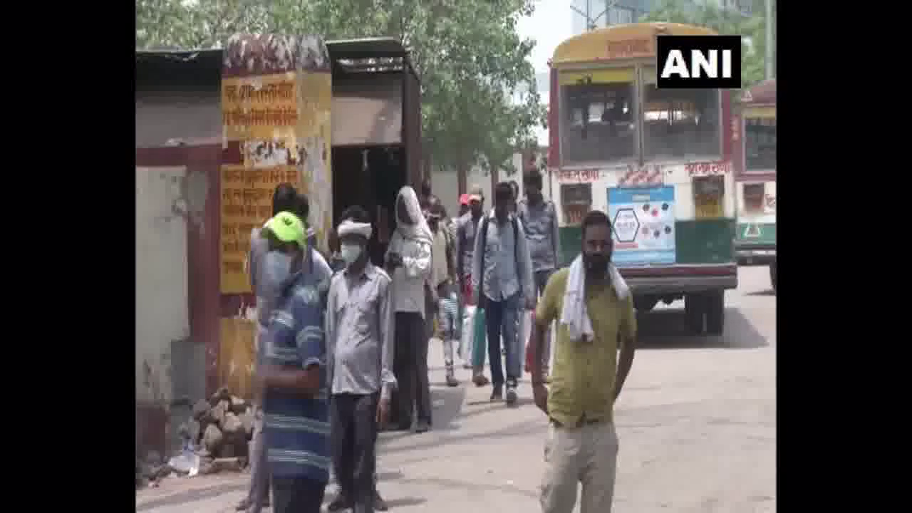 दिल्ली में कोविड-19 के मामले कम होने के बाद दूसरे राज्यों से वापस लौट रहे प्रवासी मज़दूर, सामने आईं तस्वीरें #प्रवासी_मज़दूर