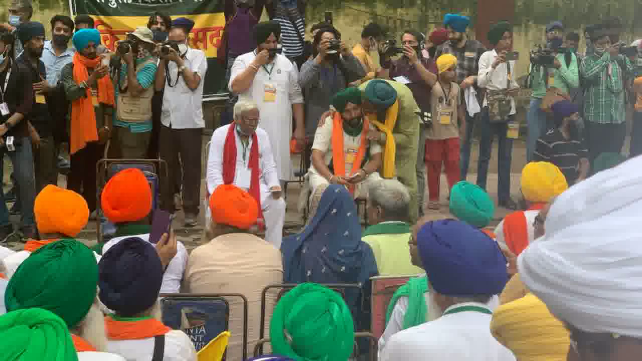 ये 13 अगस्त तक लगातार चलेगा: जंतर मंतर पर 'किसान संसद' के दौरान भाकियू महासचिव हन्नान मोल्लाह #जंतर_मंतर #किसान_संसद