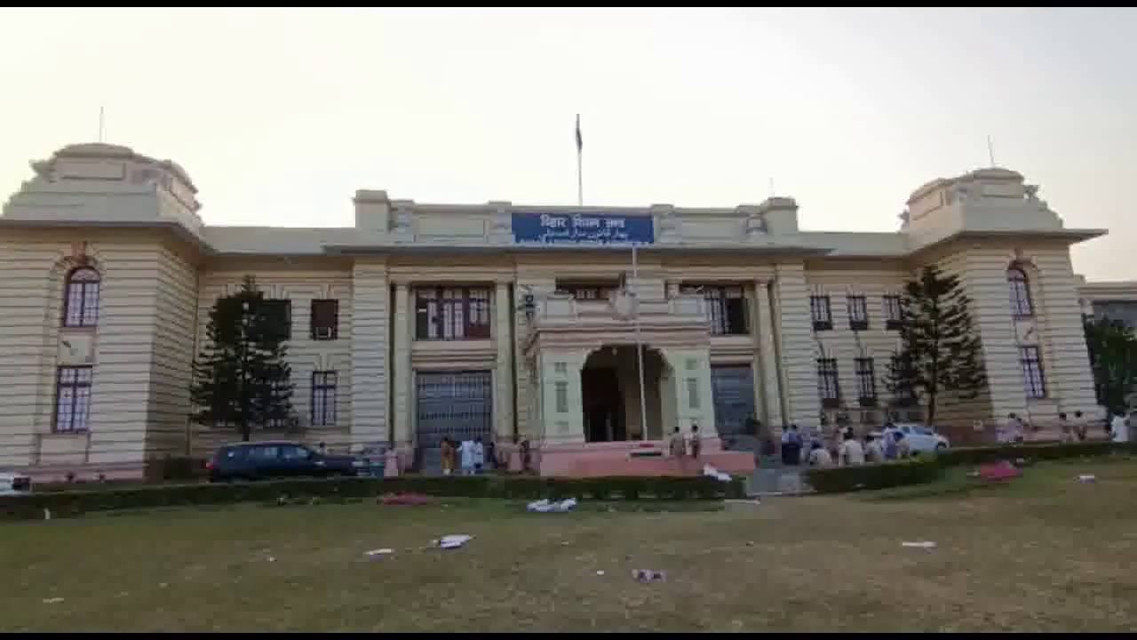 बिहार विधानसभा मानसून सत्र के चौथे दिन कार्यवाही शुरू होने से पहले विपक्षी पार्टियों ने किया प्रदर्शन #बिहार_विधानसभा