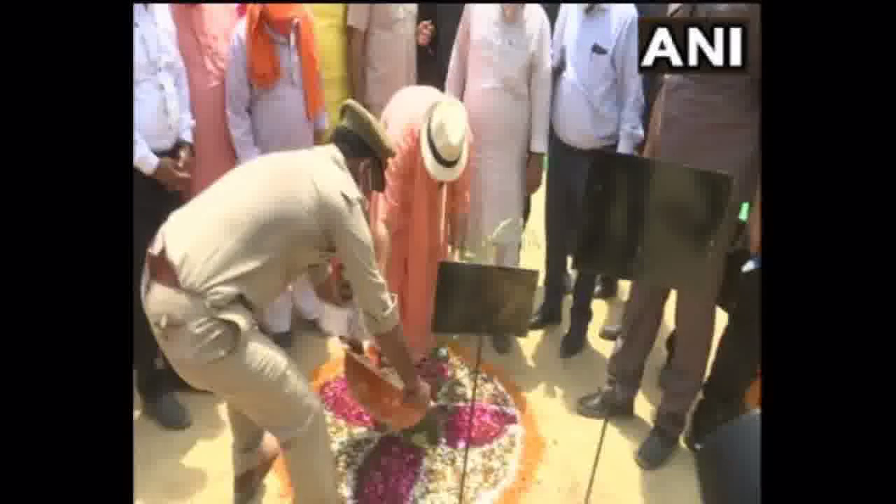 यूपी में सीएम योगी व राज्यपाल आनंदीबेन ने पौधे लगाकर की पौधरोपण महाभियान की शुरुआत #पौधरोपण