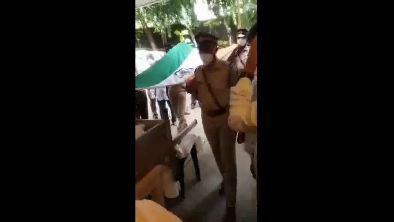 दिलीप कुमार की अंतिम विदाई में राजकीय सम्मान के लिए सायरा ने पीएम मोदी को शुक्रिया कहा #दिलीप_कुमार