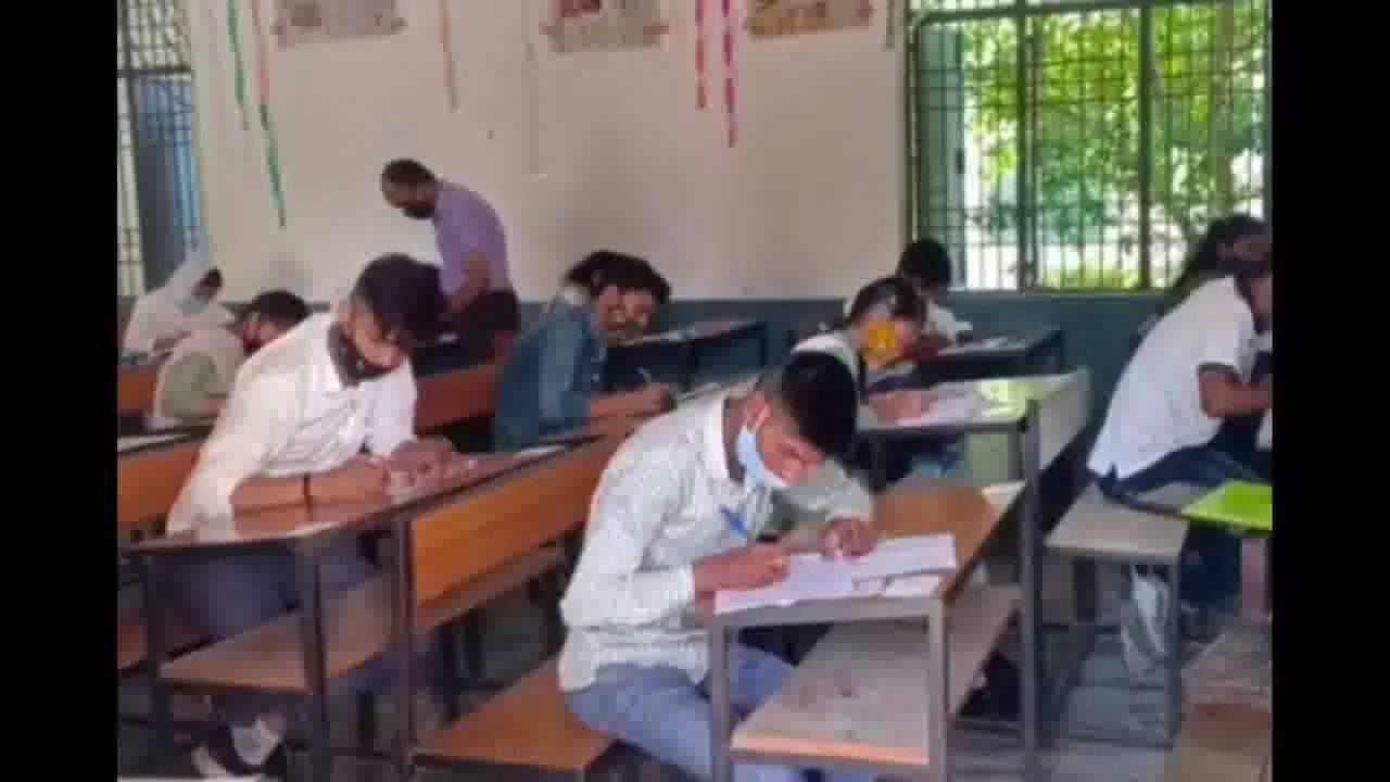 मुरादाबाद में आज से शुरू हुई यूपी बोर्ड की कक्षा 10वीं व 12वीं की इम्प्रूवमेंट परीक्षा #यूपी_बोर्ड